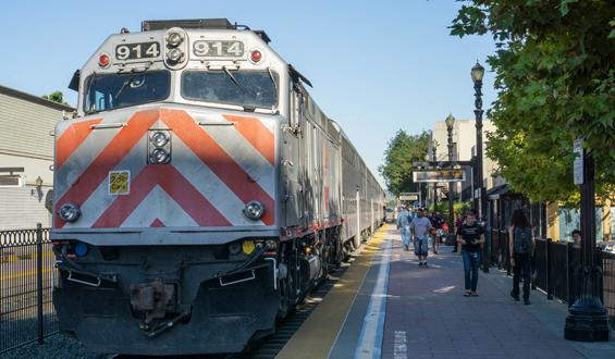 Caltain stopped at Redwood City Caltrain station